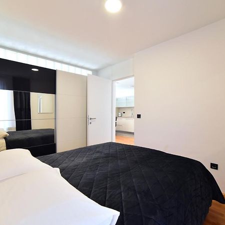 Lavir Apartment With Parking ザグレブ エクステリア 写真