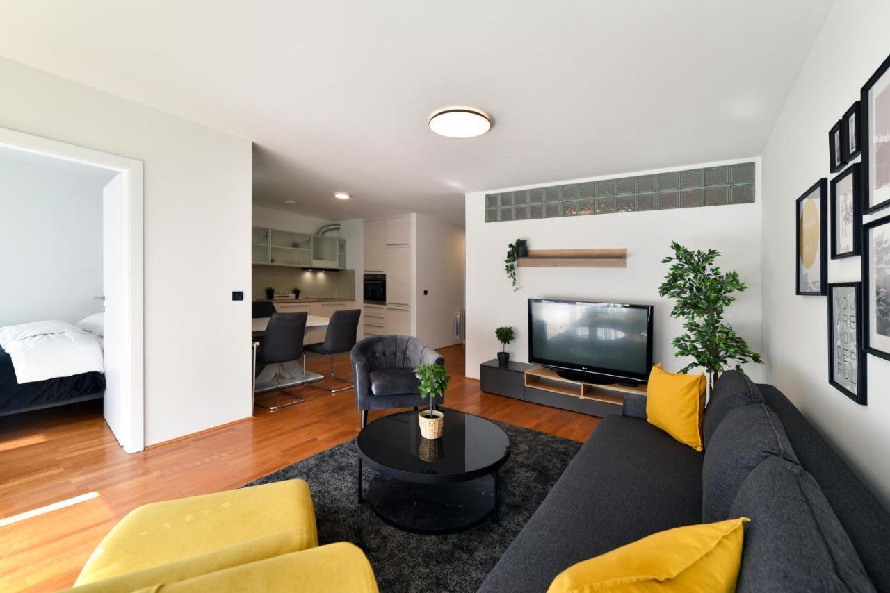 Lavir Apartment With Parking ザグレブ エクステリア 写真