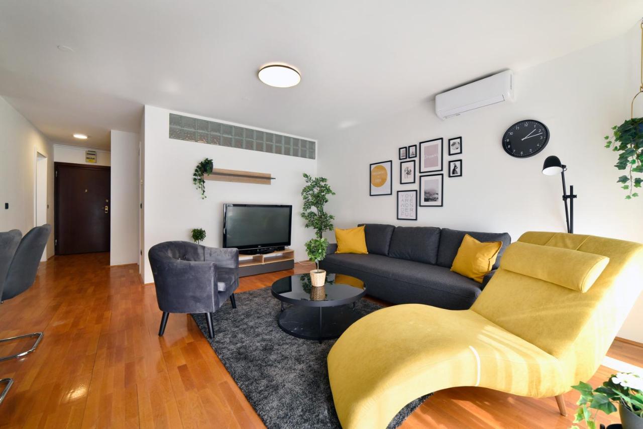 Lavir Apartment With Parking ザグレブ エクステリア 写真