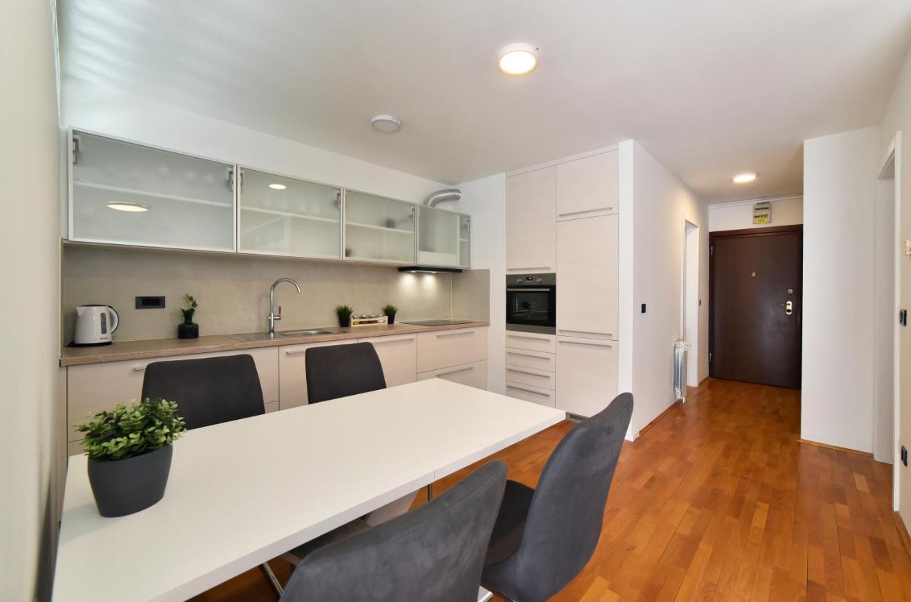 Lavir Apartment With Parking ザグレブ エクステリア 写真