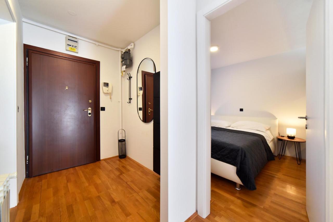 Lavir Apartment With Parking ザグレブ エクステリア 写真