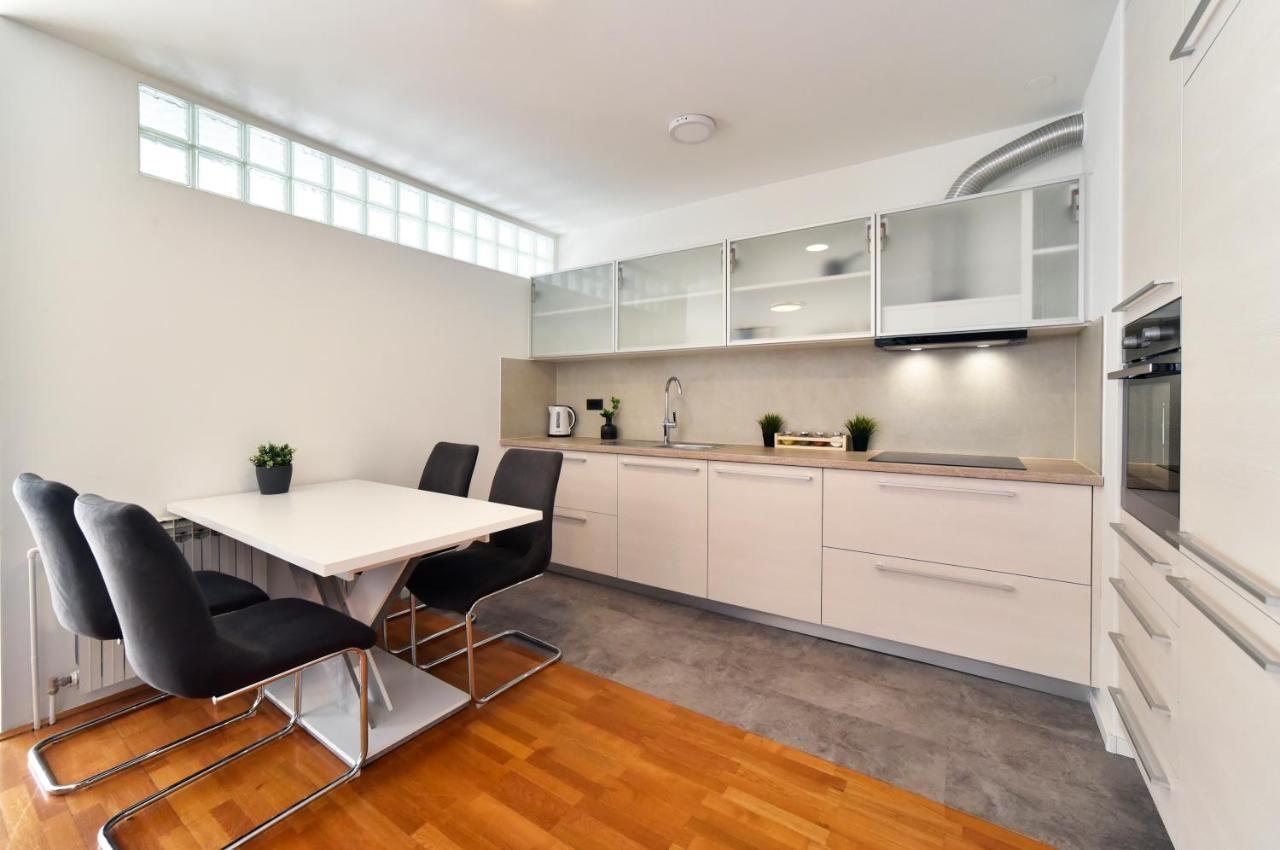 Lavir Apartment With Parking ザグレブ エクステリア 写真