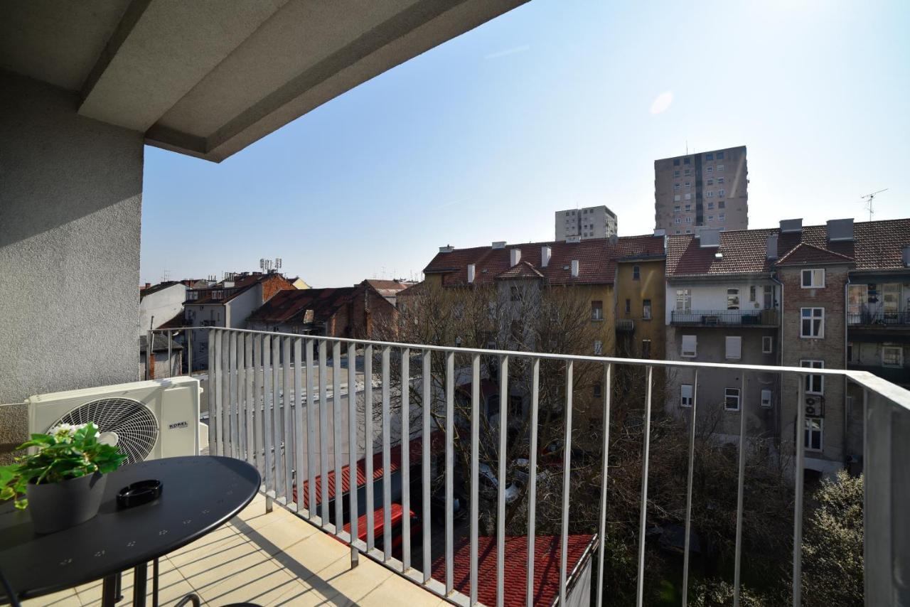Lavir Apartment With Parking ザグレブ エクステリア 写真