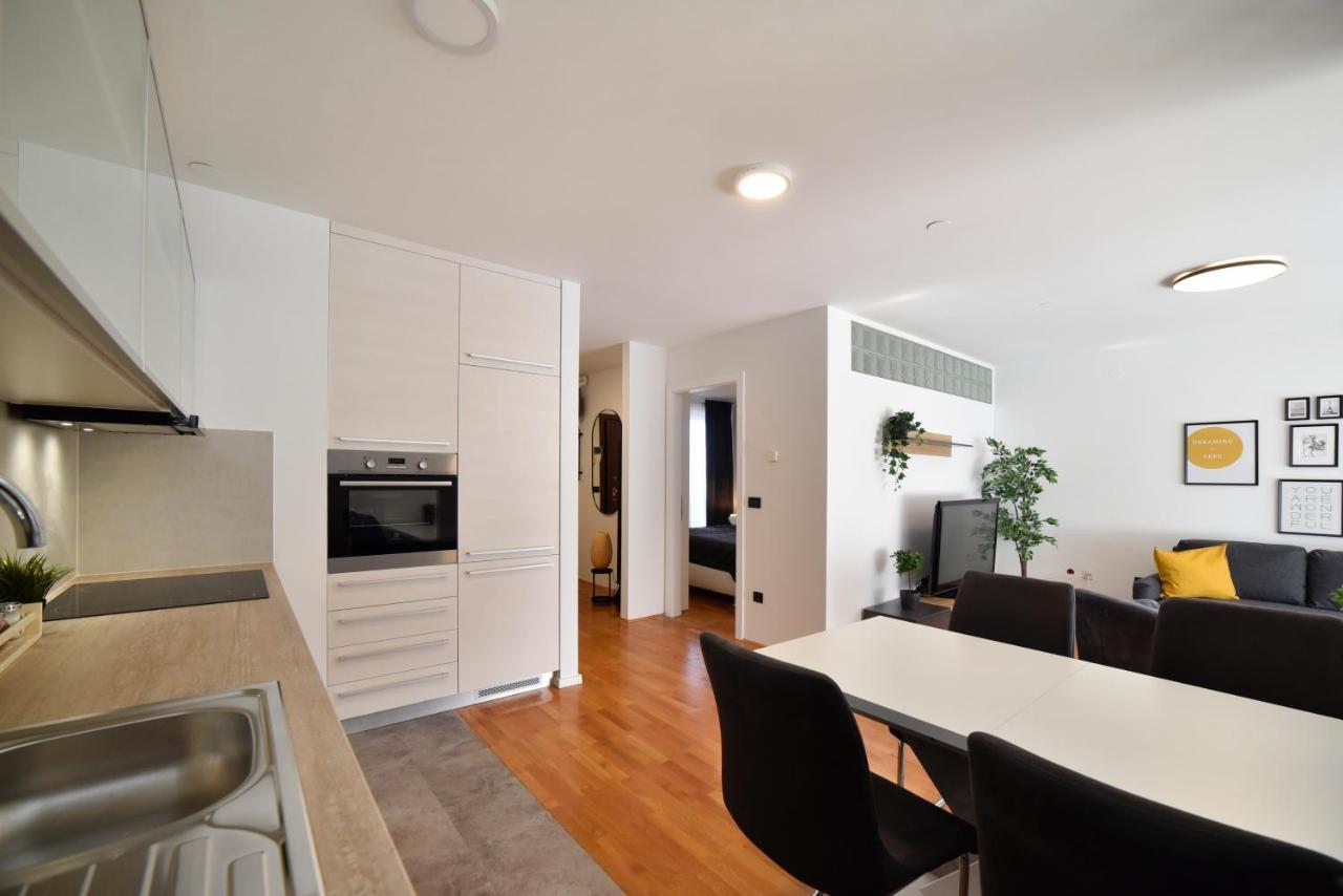 Lavir Apartment With Parking ザグレブ エクステリア 写真